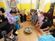 Halloweenský čarodějný den s karnevalem